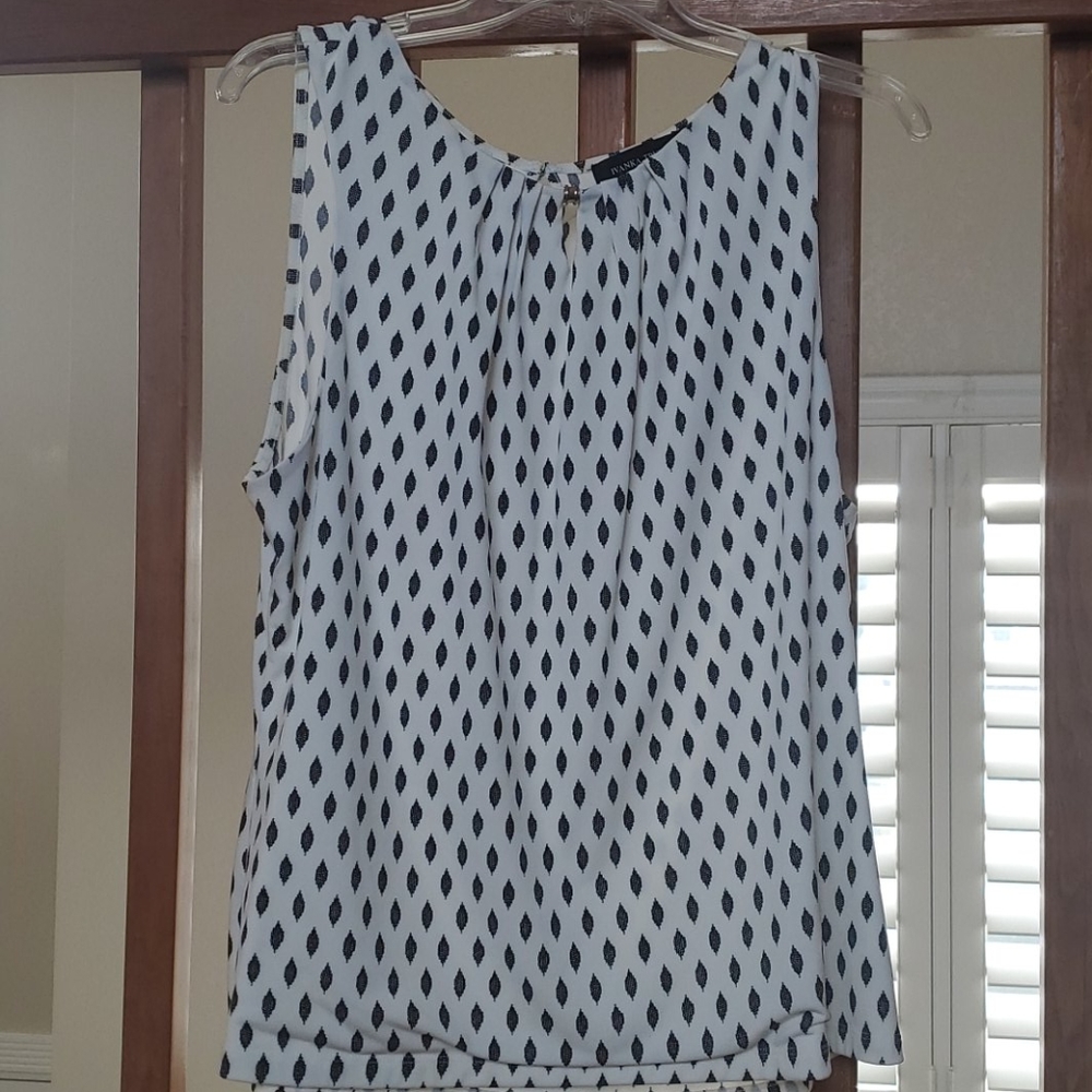 Sleeveless, keyhole blouse